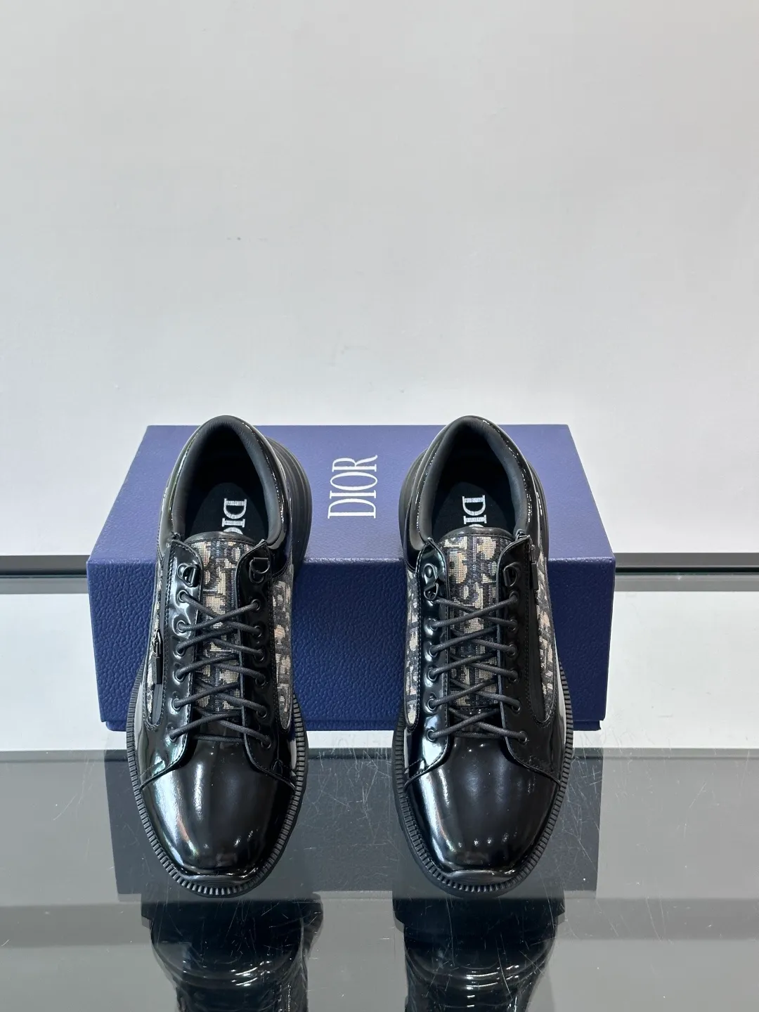Men's shoes 💰p560 "Dio＊" Combat Derby Shoes Dior Combat Derby Shoes, black calfskin + Dior Oblique embroidery, highly recognizable. Shoelaces + technical zippers make it easy to put on and take off. The EVA hybrid soles are light and comfortable, with a sense of sportiness and fashion. They are great for daily wear or sports. They are the perfect combination of high fashion and functionality. size: 39-44 (38.45 customized)